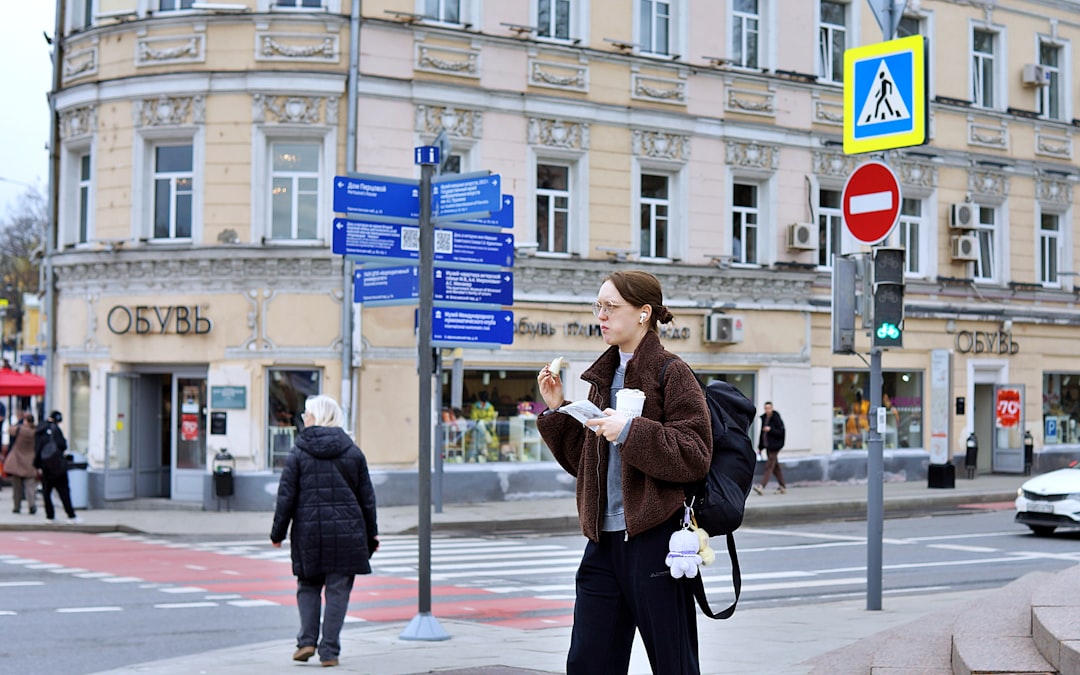 City boulevard and local search activity representing Google Maps SEO performance measurement